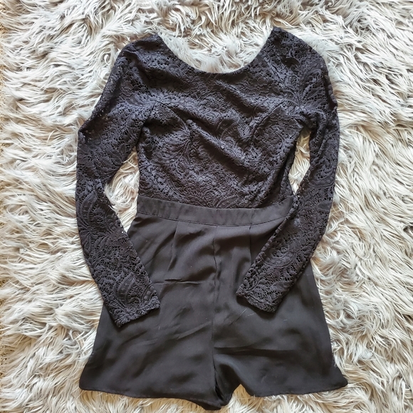 ๐3 for $35๐ Like new, Lace Romper, Small - Picture 3 of 6